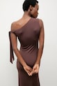 Answear.LAB sukienka drapowana brązowy WW25-SUD0F3