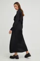 Φόρεμα με μετάξι Answear Lab Silk Blend μαύρο