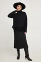 Pulover z volno Answear Lab črna