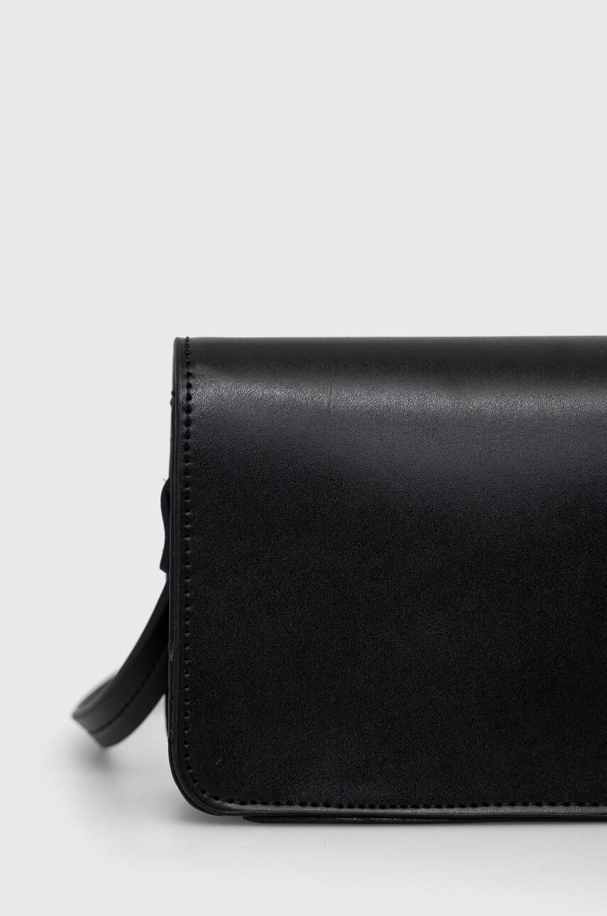 Torba Silvian Heach  Temeljni materijal: 100% Poliuretan Postava: 100% Poliester