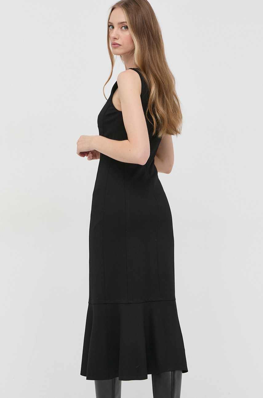 Šaty Liviana Conti  Hlavní materiál: 68 % Viskóza, 27 % Polyamid, 5 % Elastan Podšívka: 67 % Acetát, 33 % Polyester