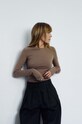Βαμβακερή μπλούζα με μακριά μανίκια MUUV. SOUPLE longsleeve.slim.fit.SOU καφέ ZW24
