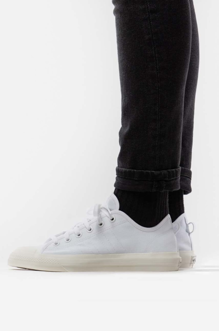 adidas originals nizza rf trainers in white canvas