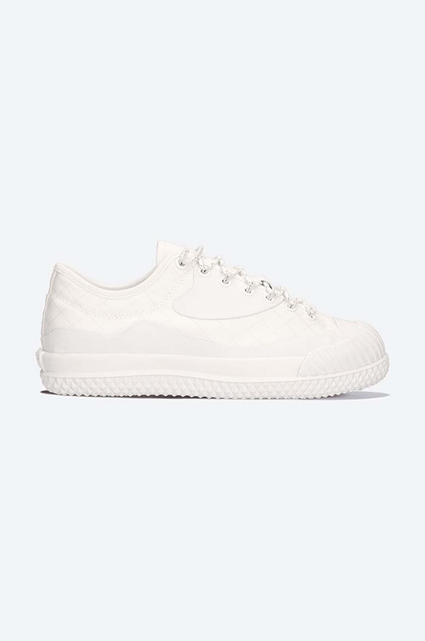 white nike plimsolls