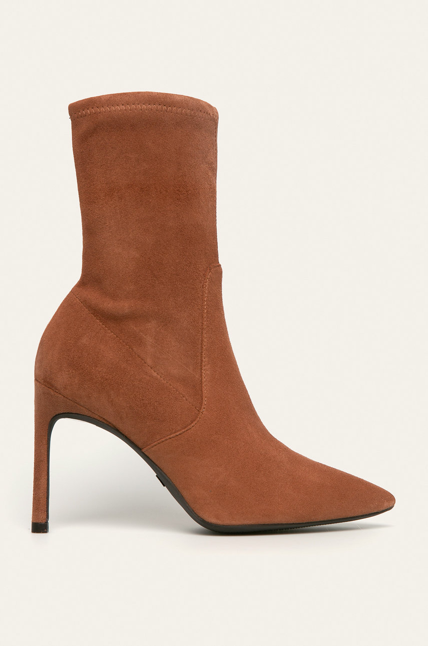 Stuart weitzman wren 95 deals