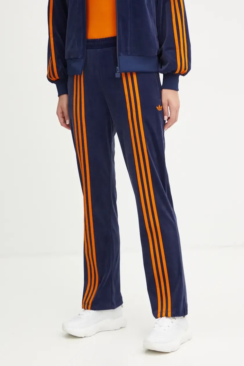 adidas Originals pantaloni da tuta in velluto 70s Velour Track Pant colore blu navy con applicazione JN8290