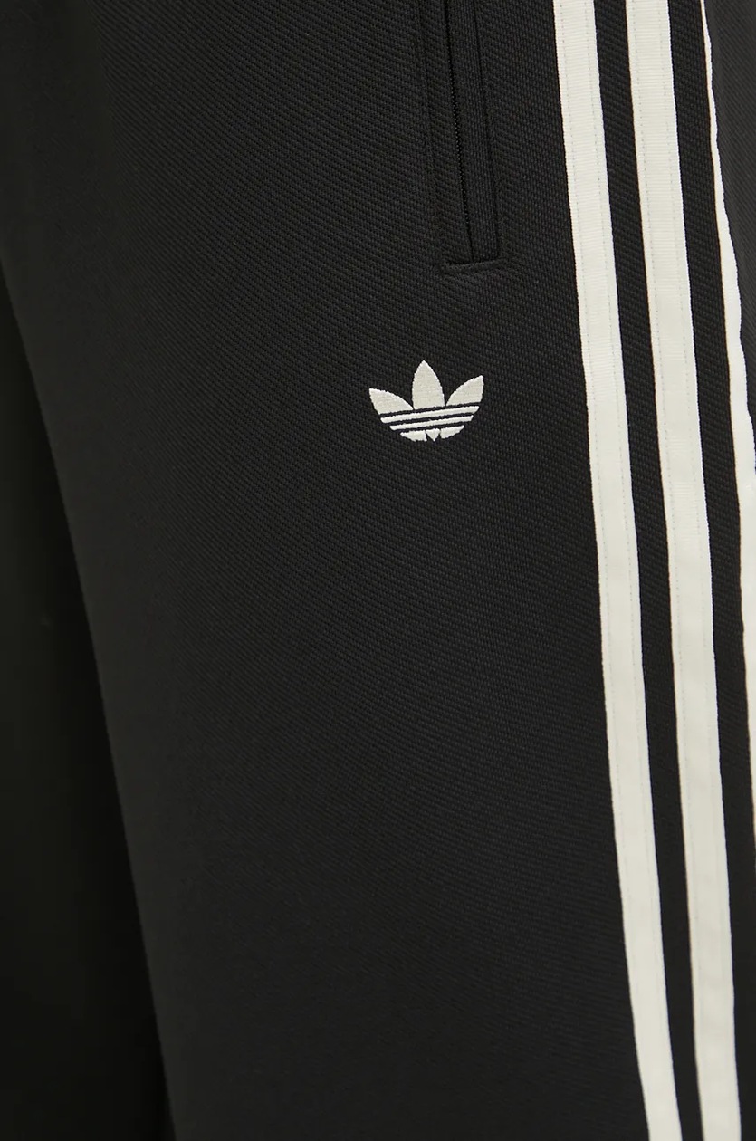 adidas Originals spodnie dresowe Trackpant kolor czarny z