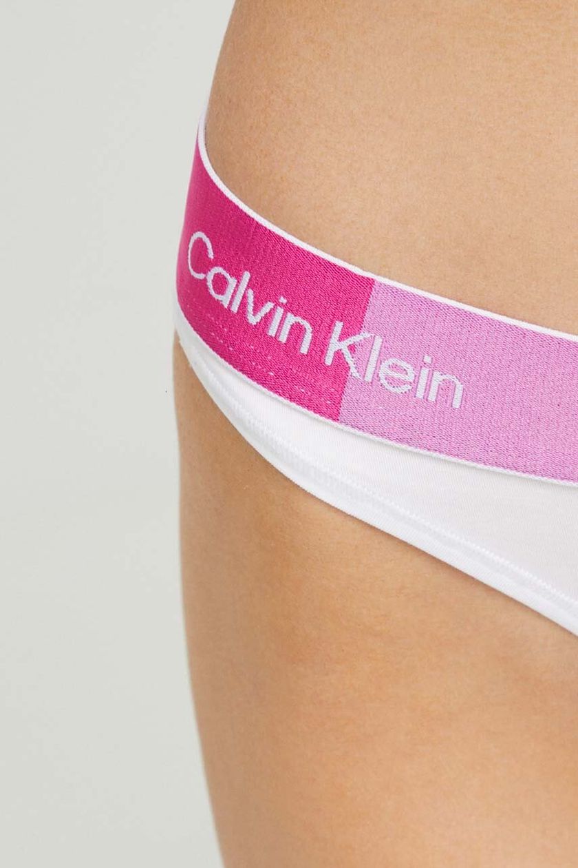 Calvin Klein Modern Cotton thong in magenta