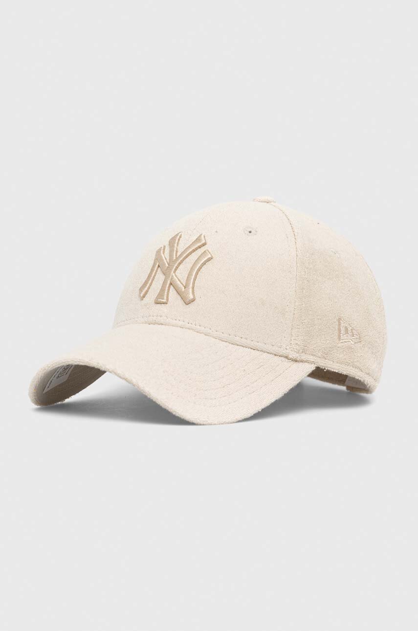 Шапка с козирка New Era в бежово с изчистен дизайн NEW YORK
