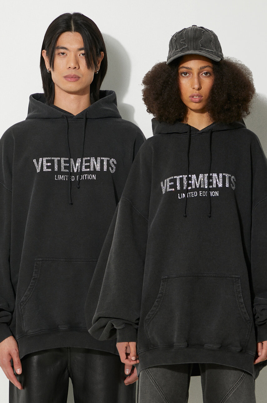 VETEMENTS sweatshirt Pyramid Logo Hoodie black color hooded VETEMENTS sweatshirt Pyramid Logo Hoodie black color hooded