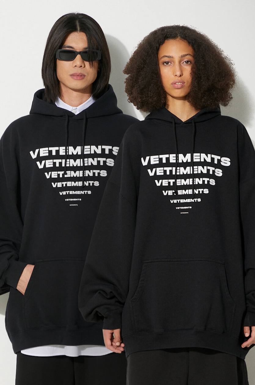 VETEMENTS sweatshirt Pyramid Logo Hoodie black color hooded VETEMENTS sweatshirt Pyramid Logo Hoodie black color hooded