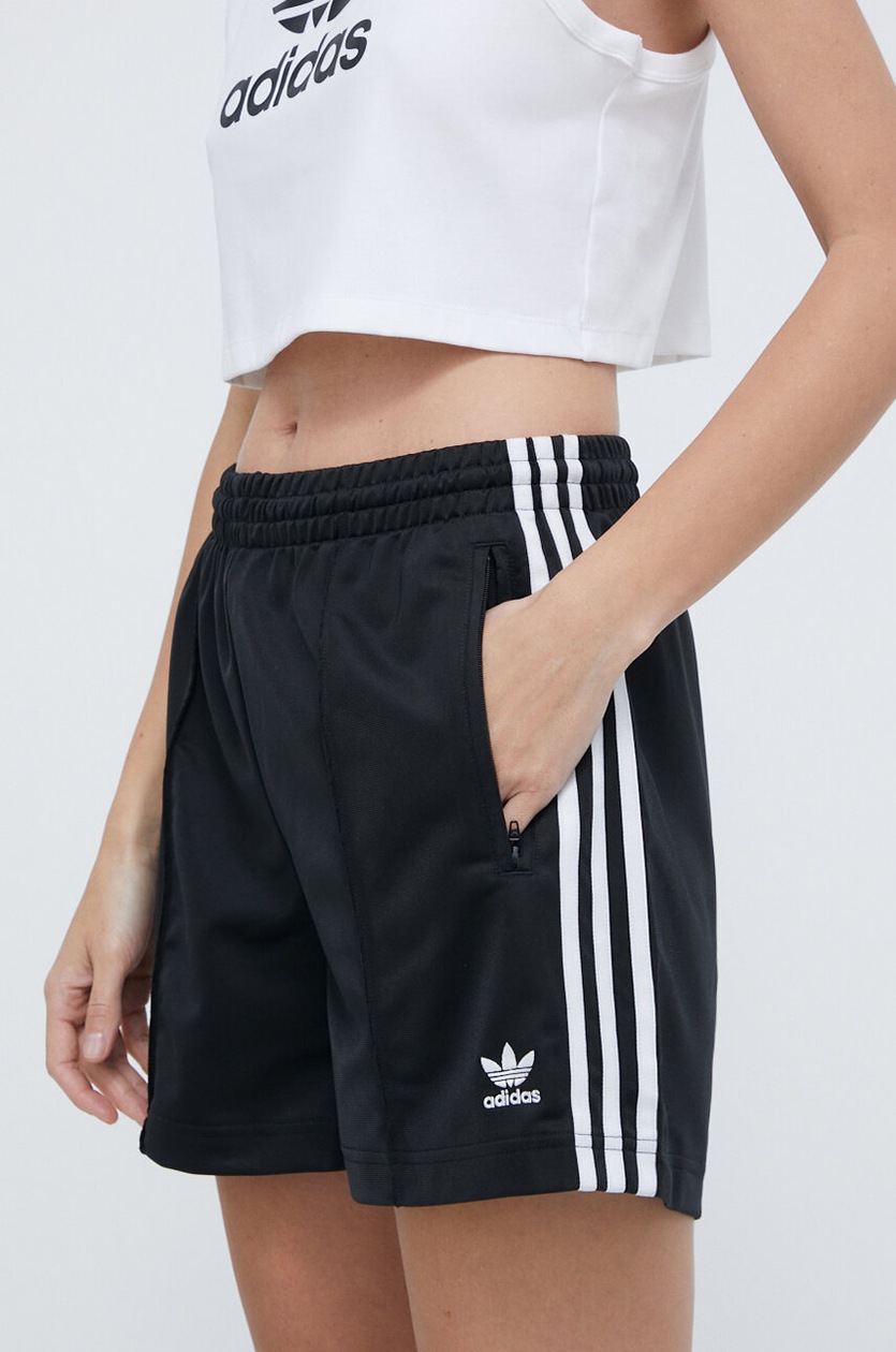 adidas Originals pantaloncini IC5291 ESS Shorts | ANSWEAR.it