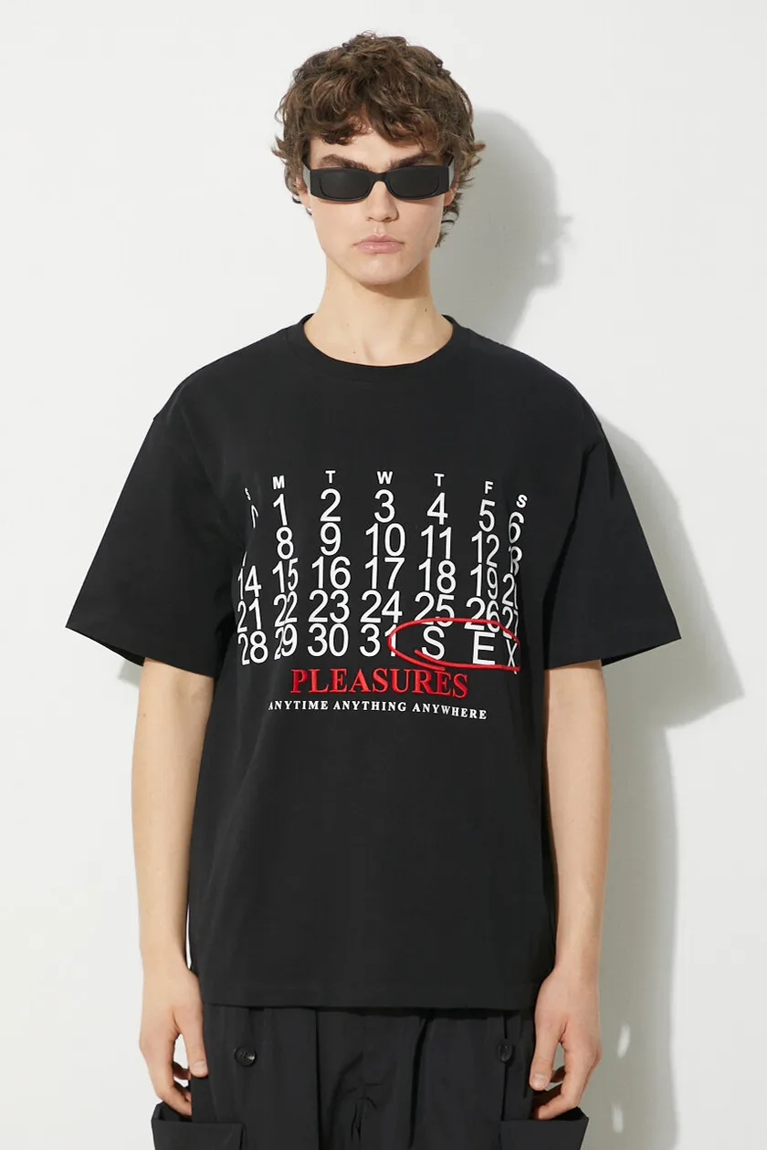 Памучна тениска PLEASURES Calendar Heavyweight T-Shirt в черно с принт P24SP002.BLACK