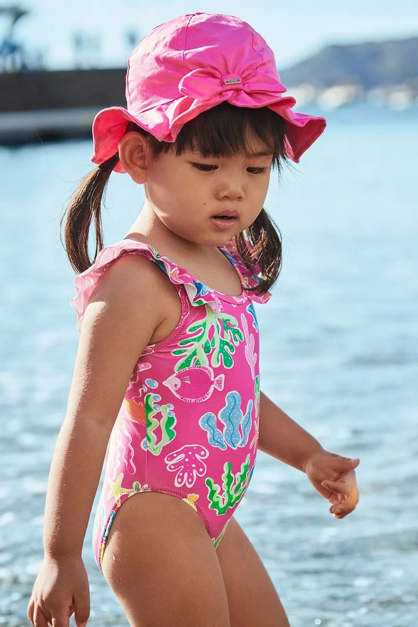 дети в купальниках'