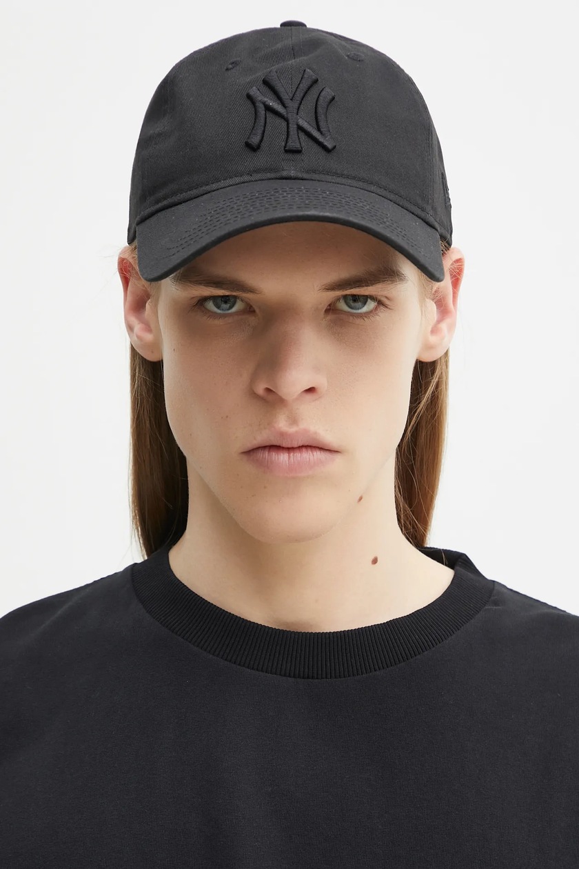 【WALES BONNER】ベロアCAP Wales Bonner Original Cap | Red | FARFETCH