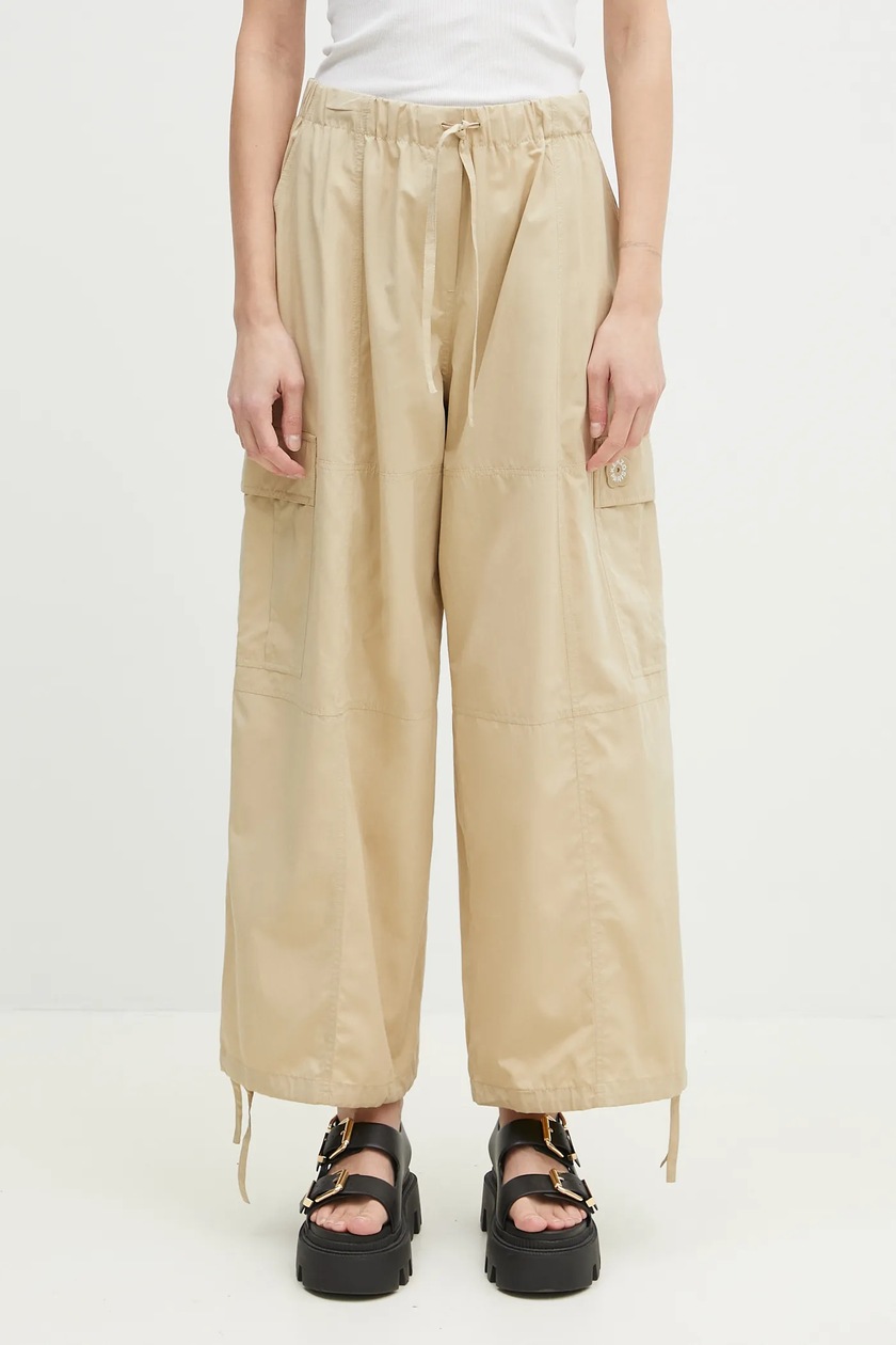 Таулы әйелдің пизызы Сіз есекті қалай жалай аласыз?