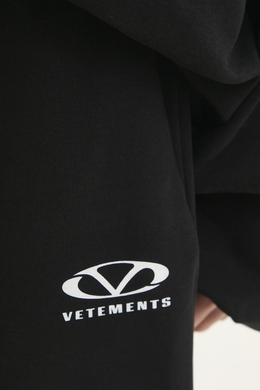 VETEMENTS joggers Oval Logo PRM EU