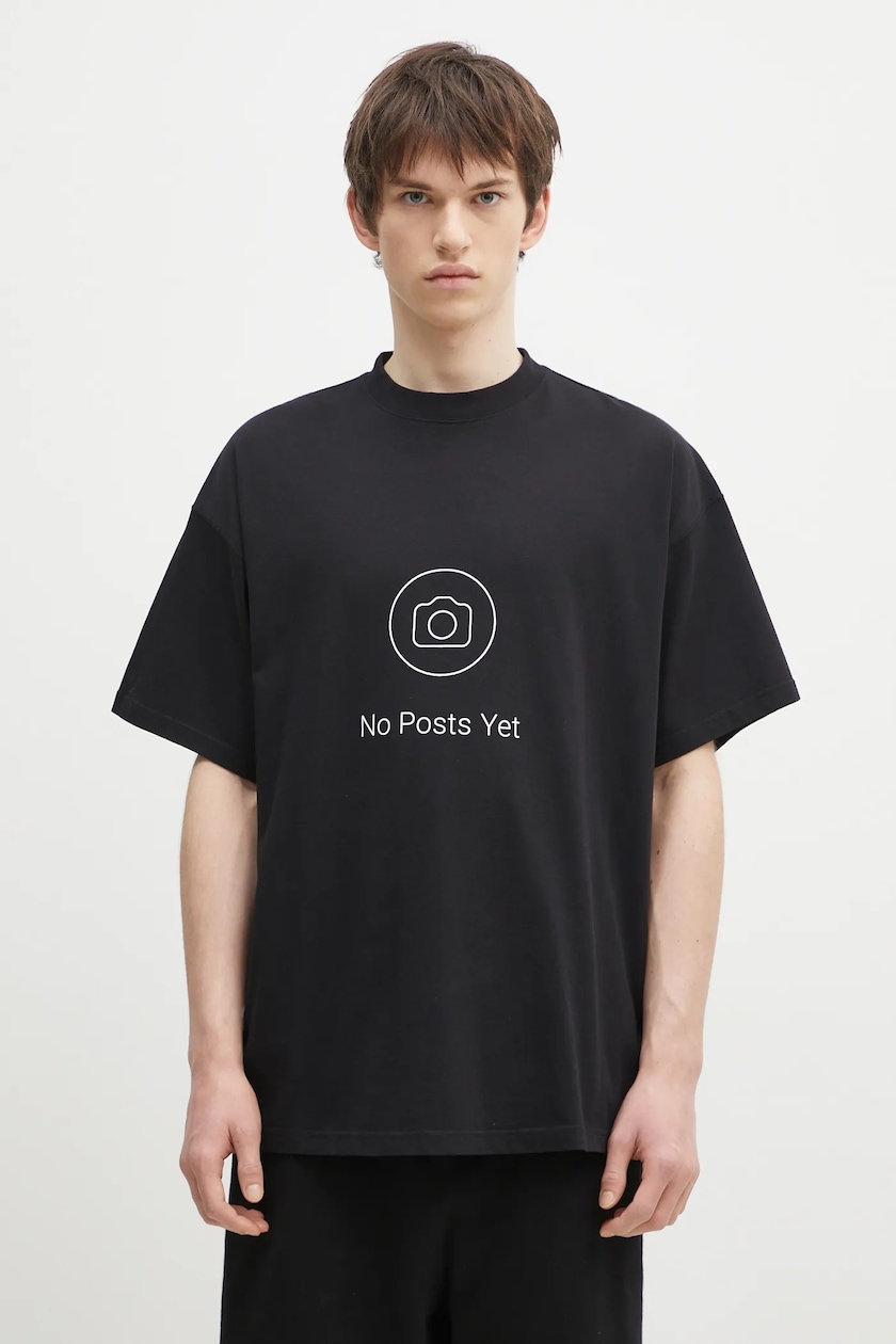 Tシャツ・カットソー KHAKIPOINT Ribbed Button Tshirt (black) VETEMENTS cotton t-shirt Pyramid Logo black color with a