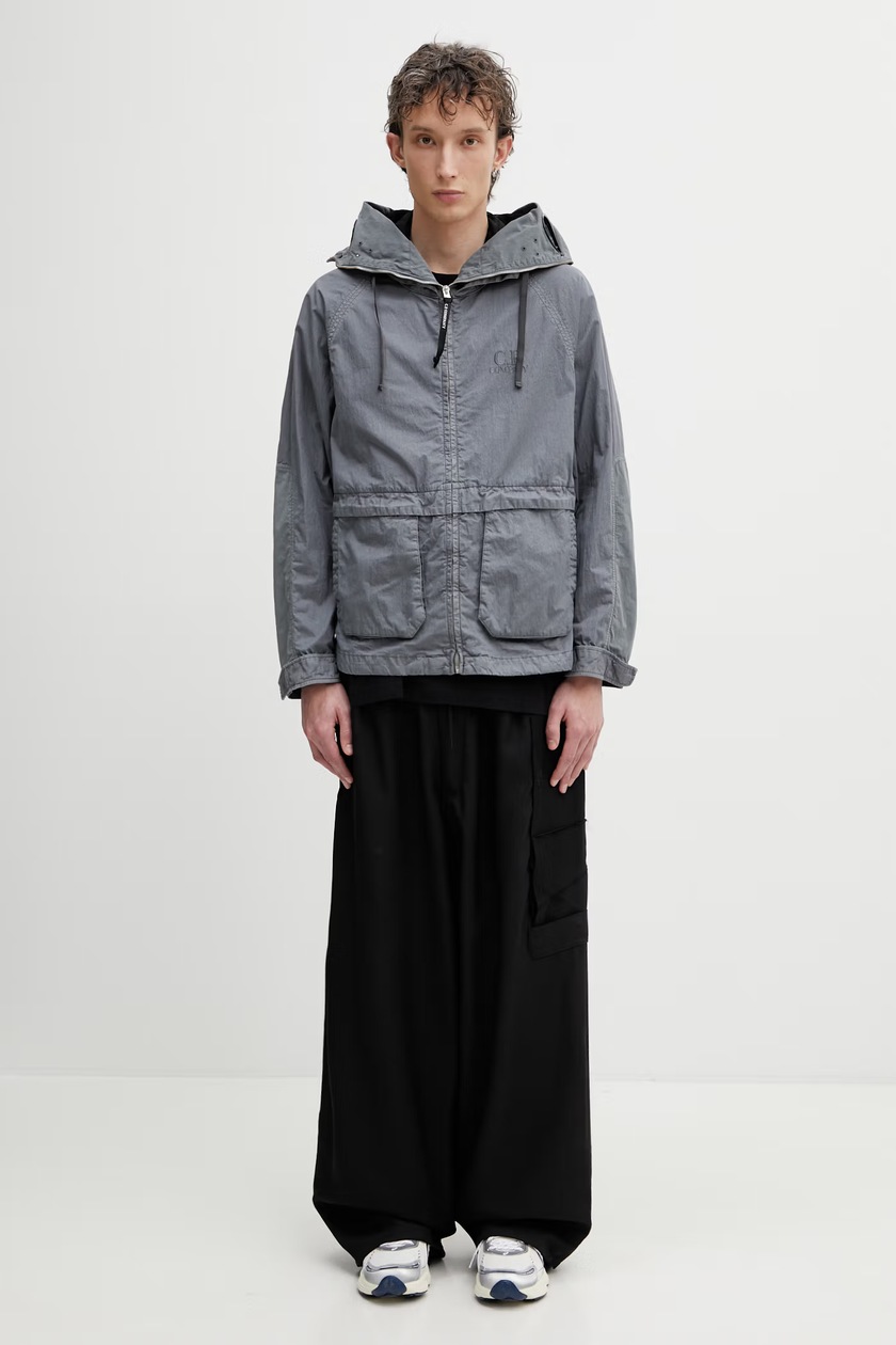 C.P. Company ジップブルゾン C.P. SHELL グレー tw0 Grey Shell-R jacekt C.P. COMPANY S/S 25 - Rione Fontana