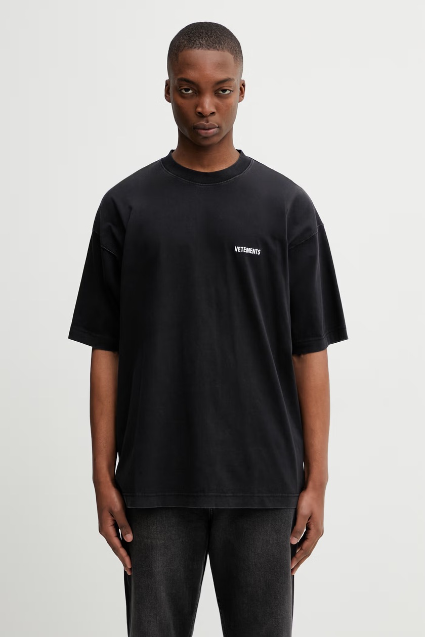 VETEMENTS cotton t-shirt Oval Logo Oversized black color with a