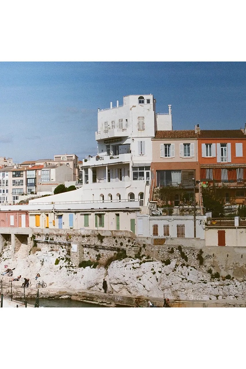 Книга A Week Abroad Marseille, English цвет розовый