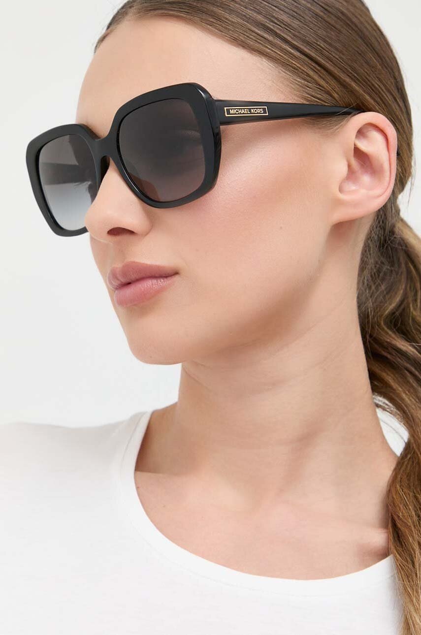

Слънчеви очила MICHAEL Kors MANHASSET дамски в черно 0MK2140, Черен