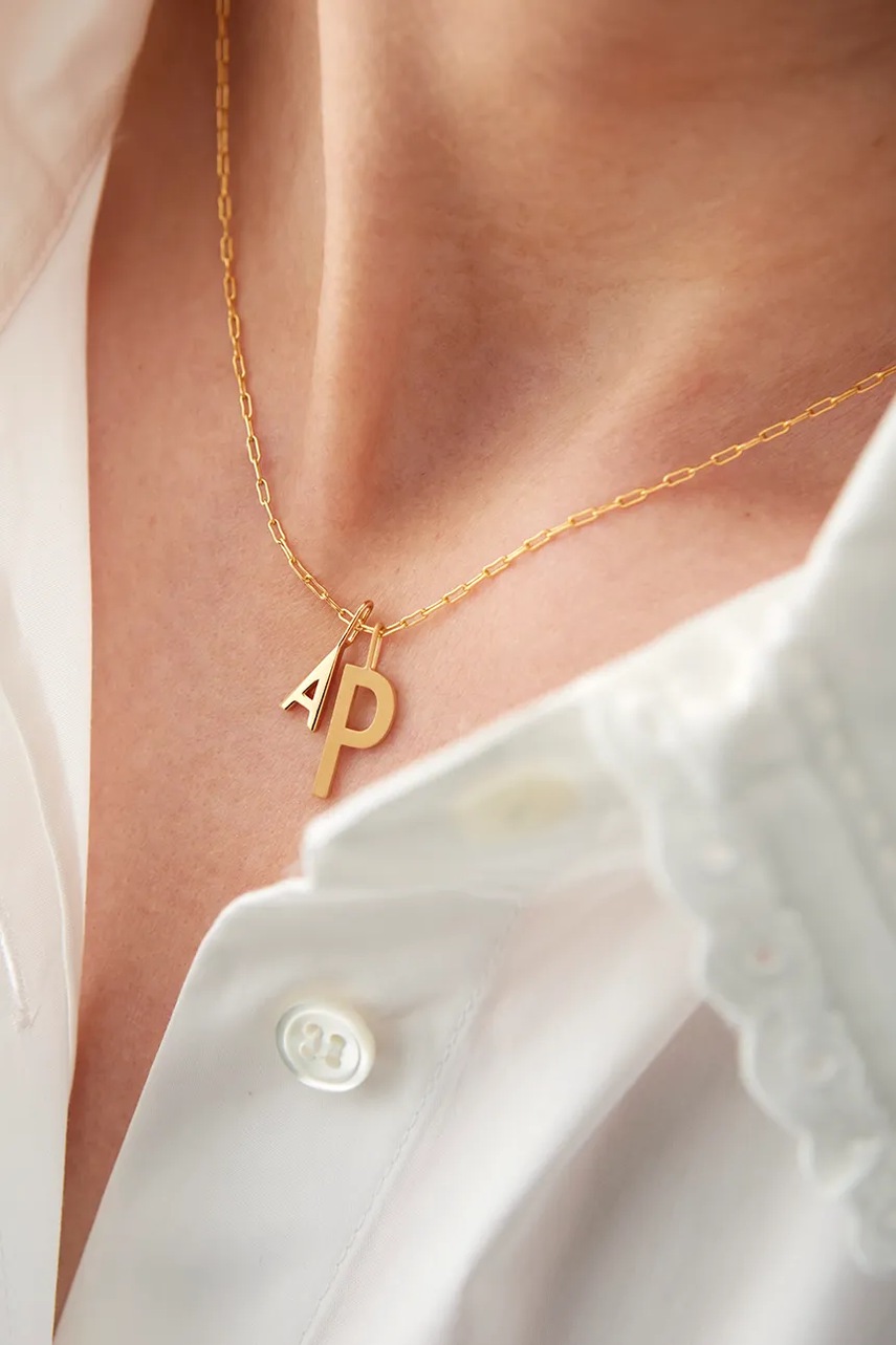 Επιχρυσωμένο ασημένιο μενταγιόν Design Letters 90201544P φωτογραφία