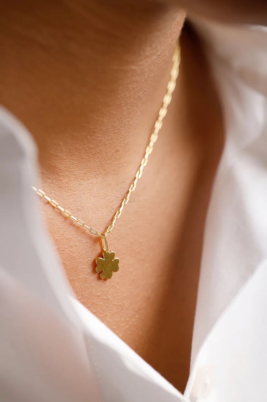 Επιχρυσωμένο ασημένιο μενταγιόν Design Letters φωτογραφία