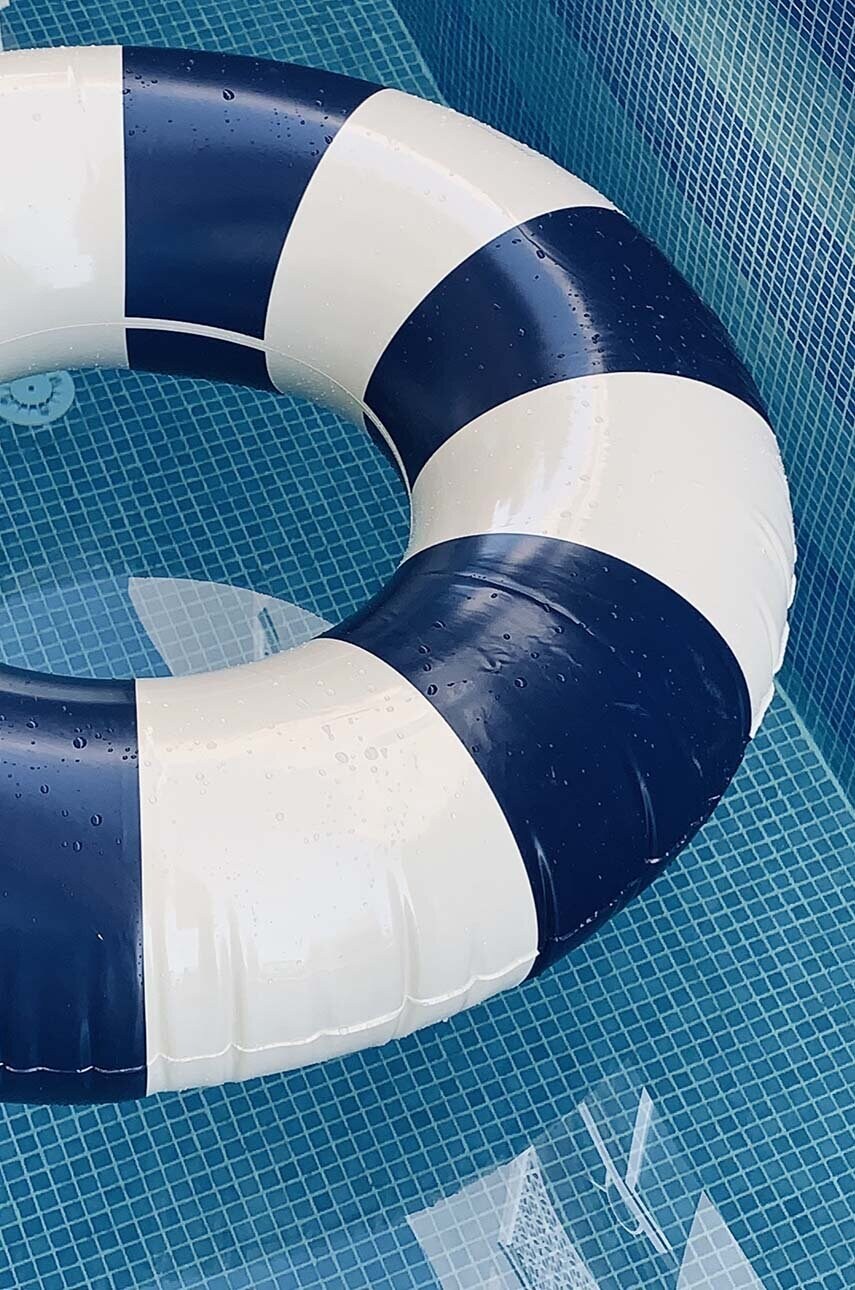 Levně Dětský plavecký kruh Petites Pommes SALLY 90CM tmavomodrá barva, SALLY