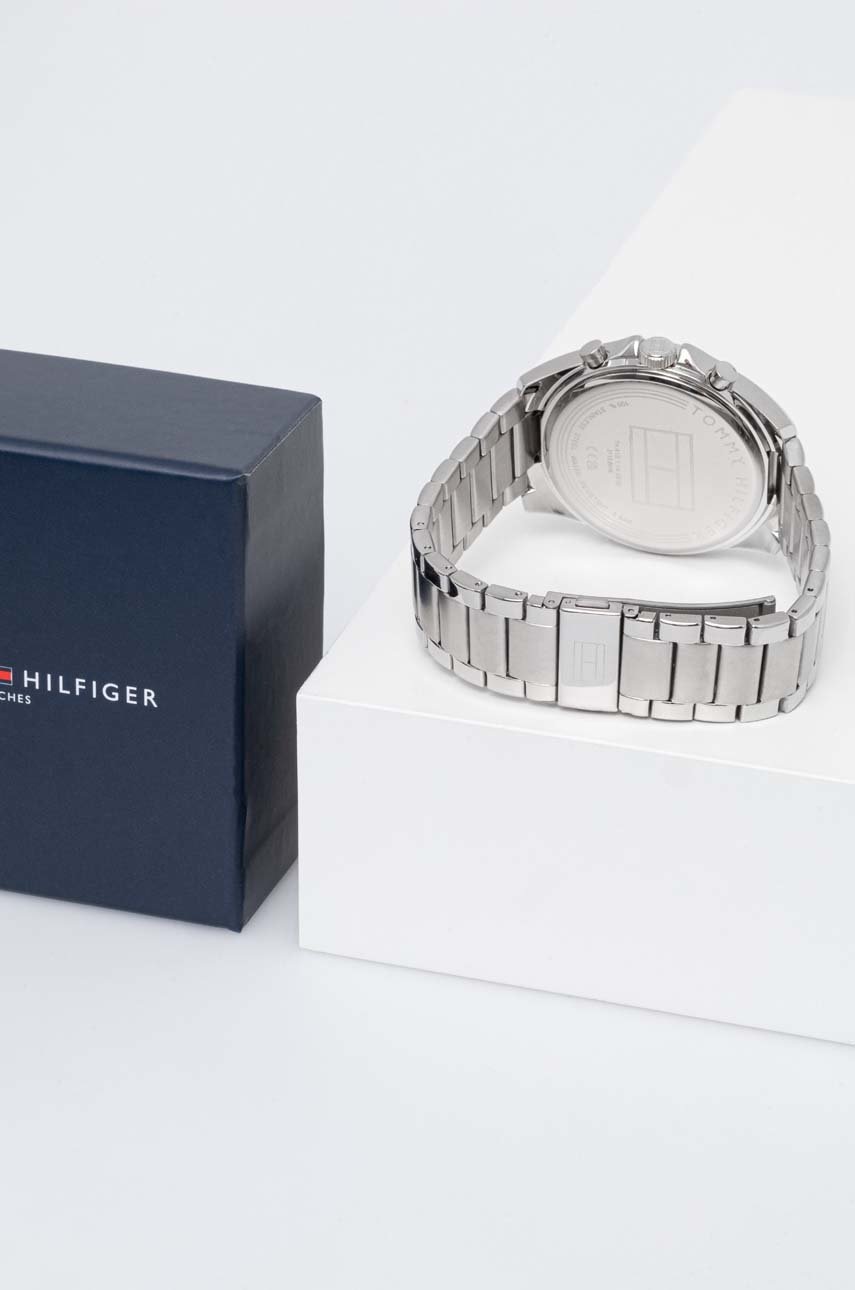 

Часы Tommy Hilfiger мужской цвет серебрянный