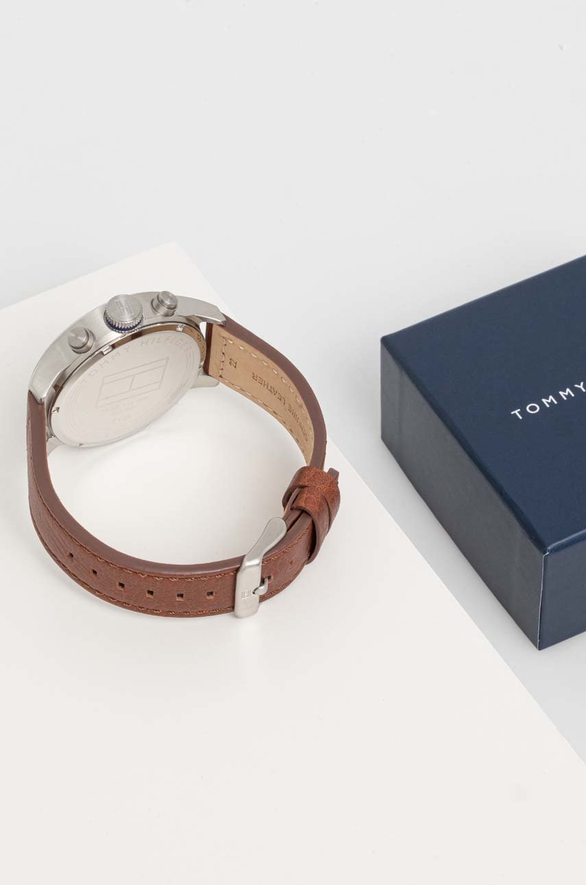 

Годинник Tommy Hilfiger чоловічий колір коричневий