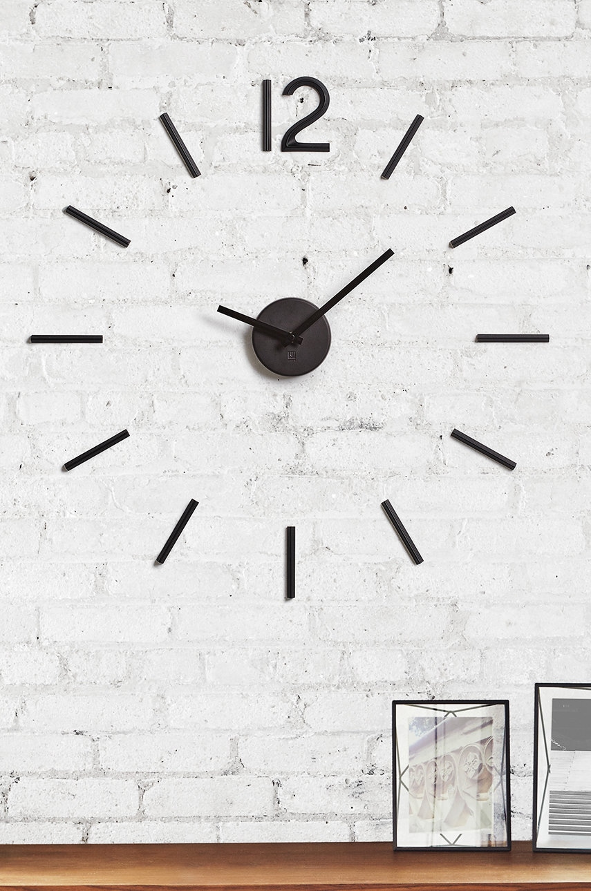 Nástěnné hodiny Umbra