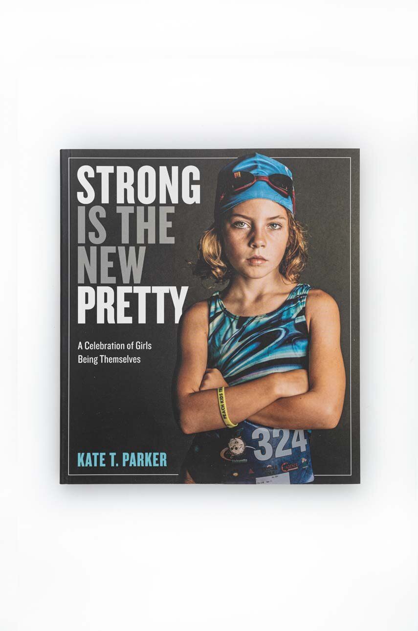 Knížka Workman Publishing Strong Is the New Pretty, Kate T. Parker - vícebarevná