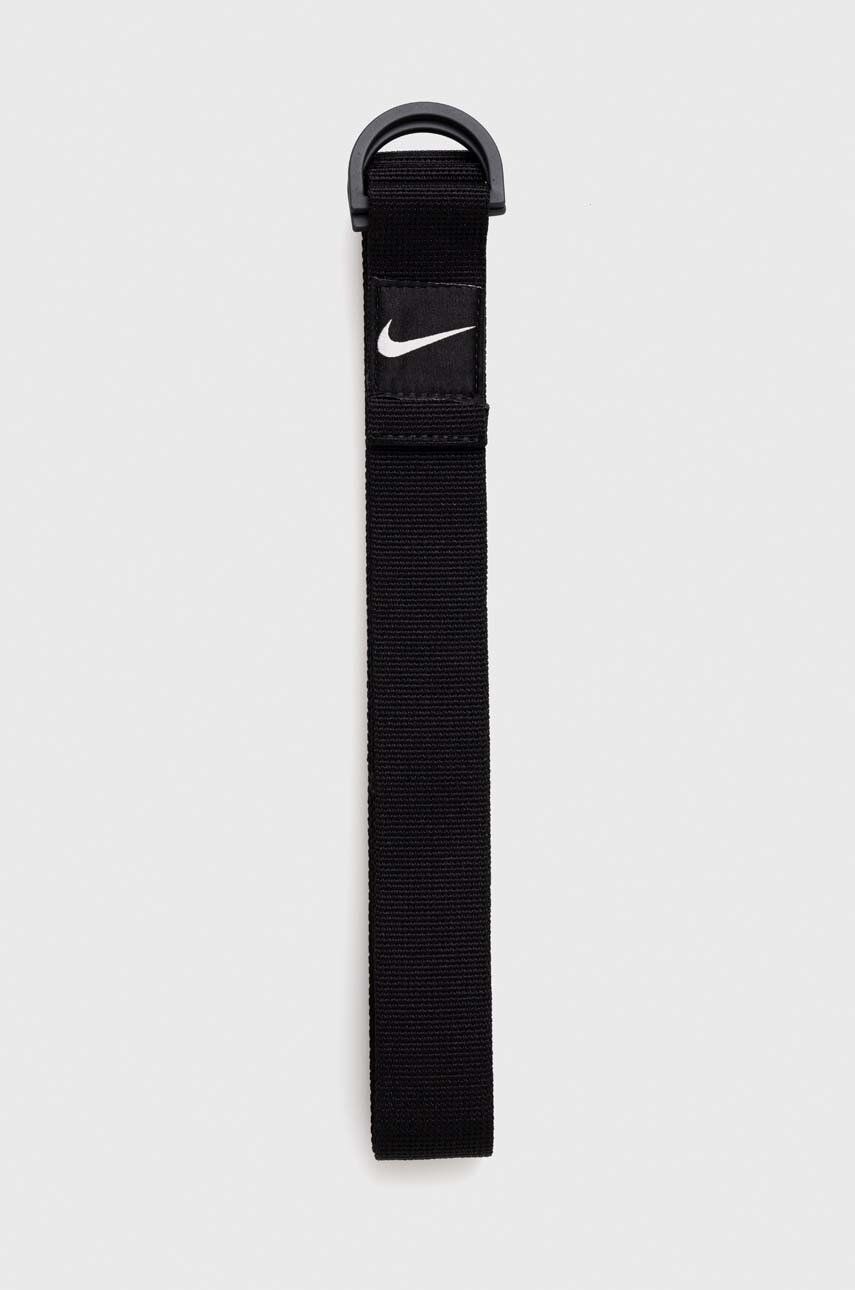 Levně Jógový pás Nike černá barva