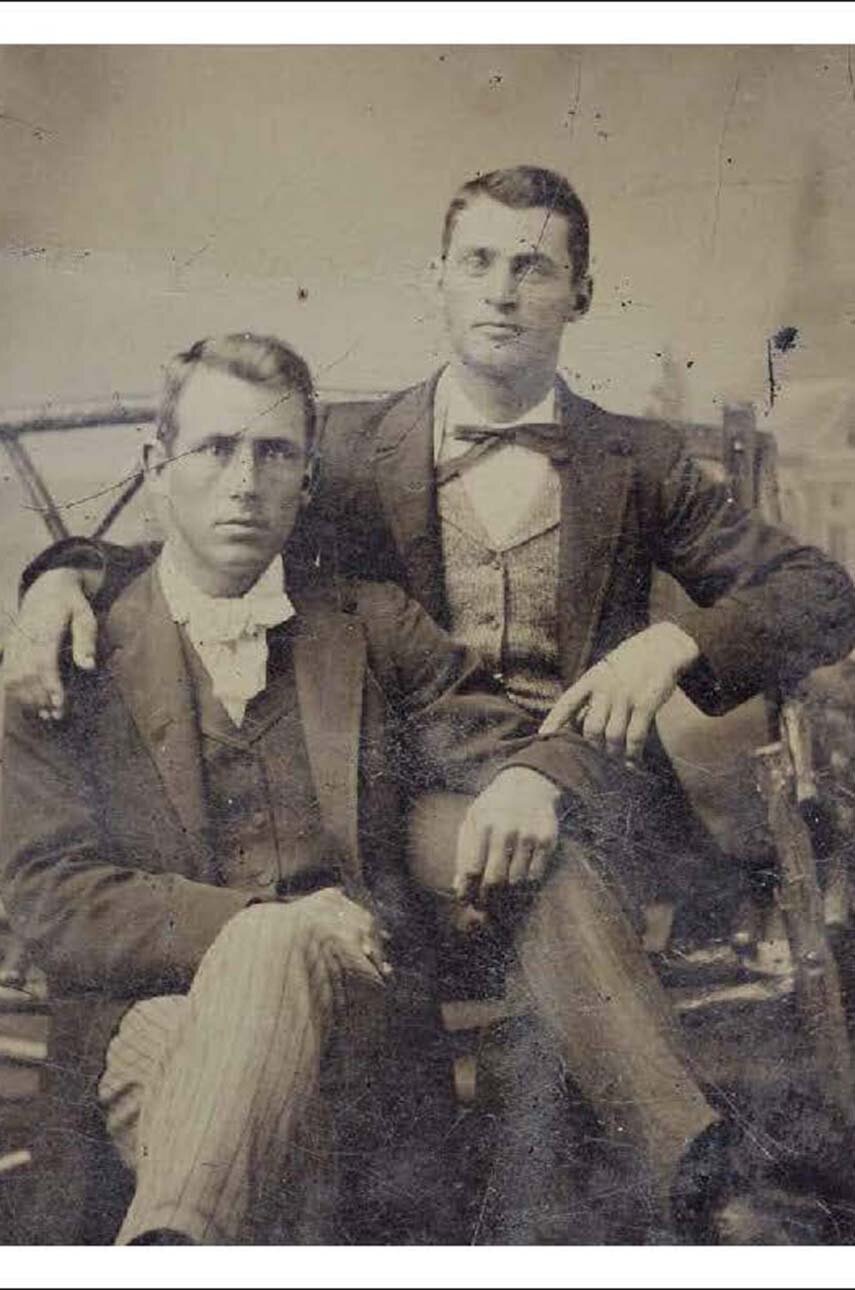 Βιβλίο Loving : A Photographic History of Men in Love by Hugh Nini in English φωτογραφία