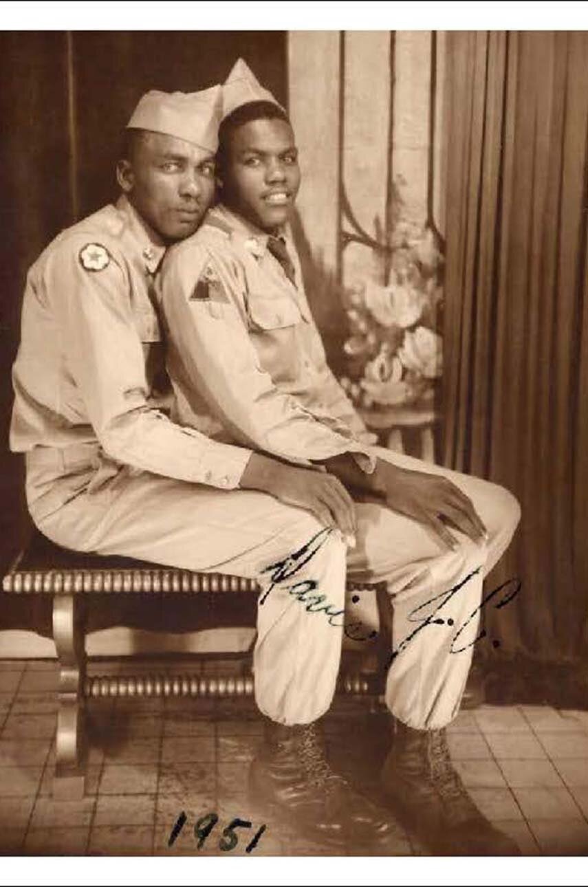 Βιβλίο Loving : A Photographic History of Men in Love by Hugh Nini in English φωτογραφία