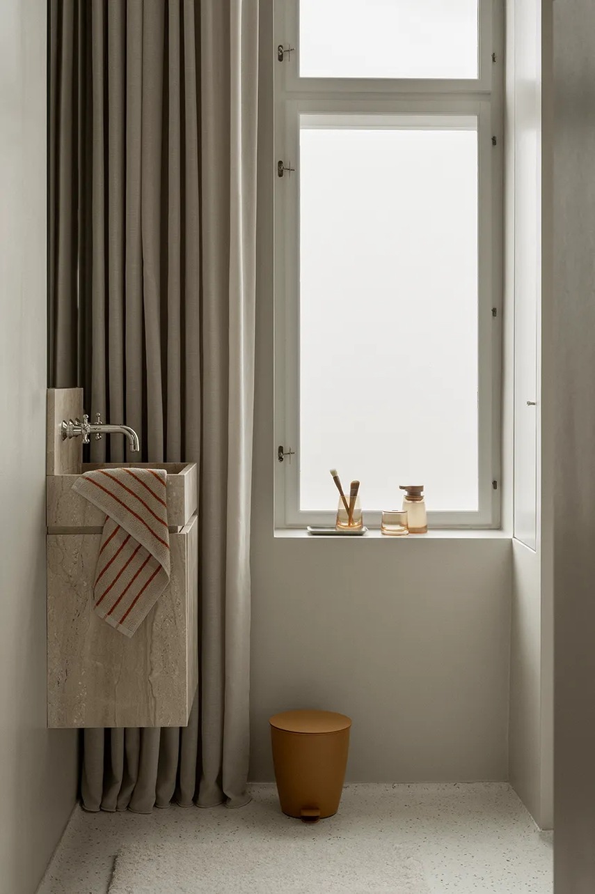 Blomus διανεμητής για σαπούνι από χρωματισμένο γυαλί φωτογραφία