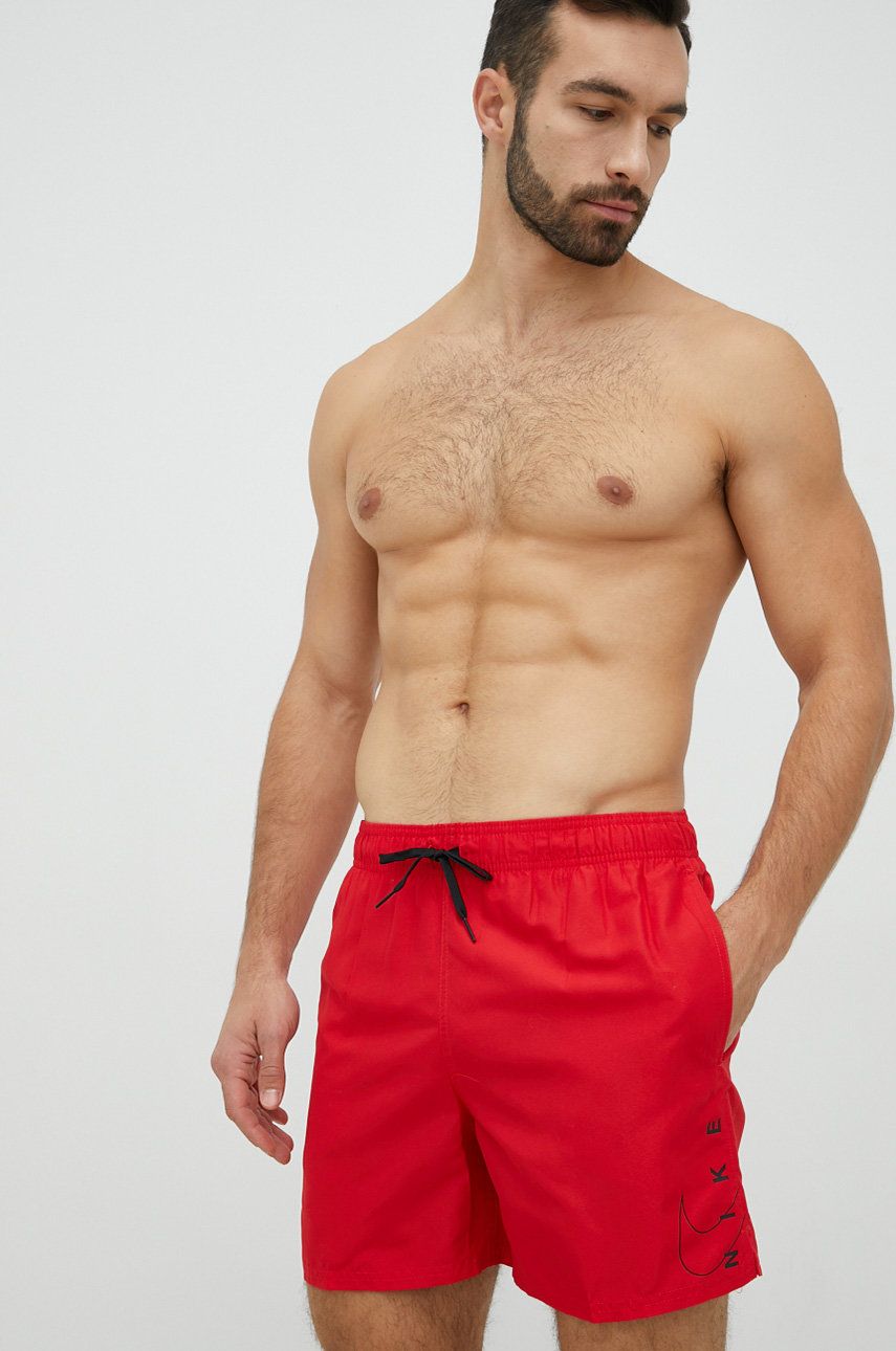 Plavkové šortky Nike červená barva - červená -  Hlavní materiál: 100 % Polyester Podšívka: