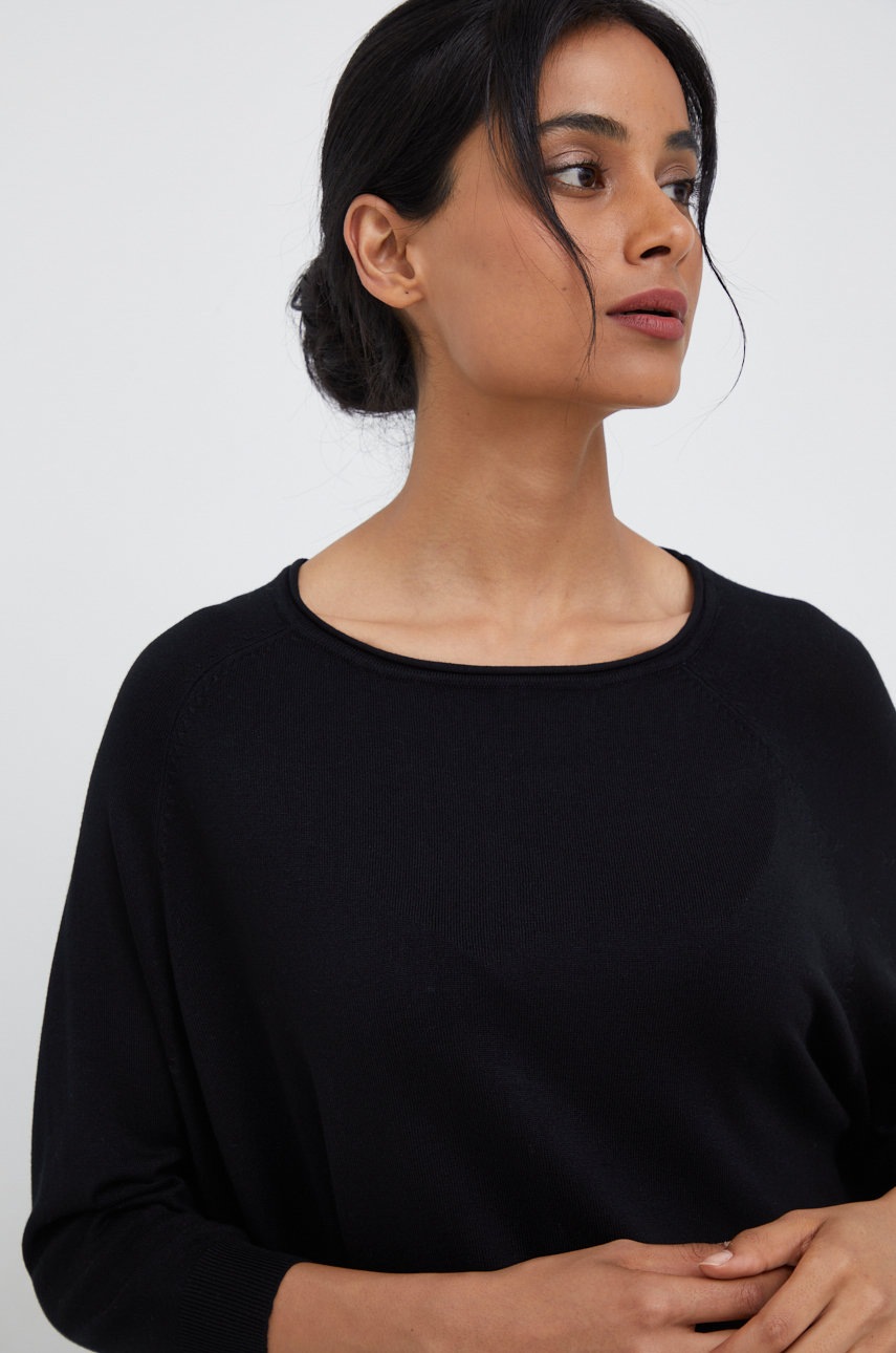 

Пуловер Vero Moda дамски в черно от лека материя, Черен