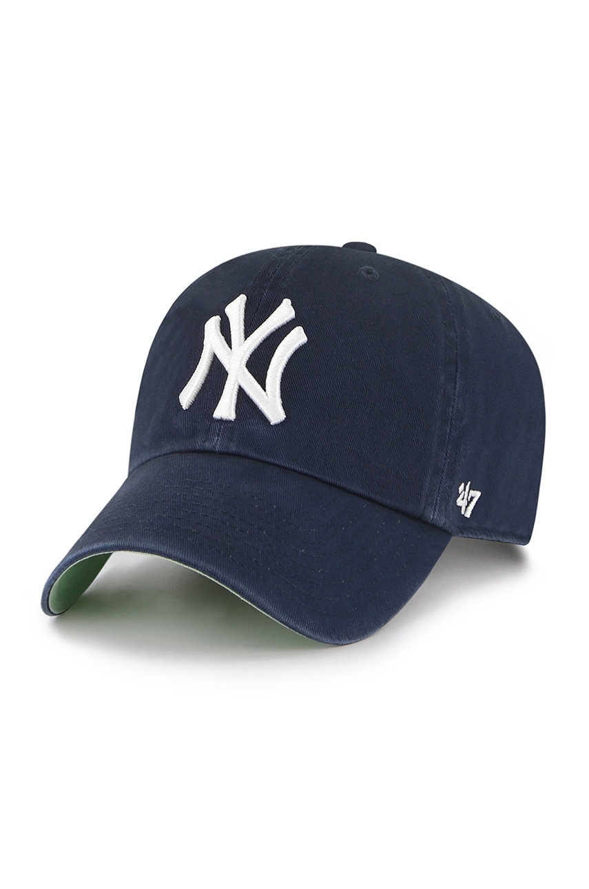 

Шапка 47brand New York Yankees в черно с апликация, Черен