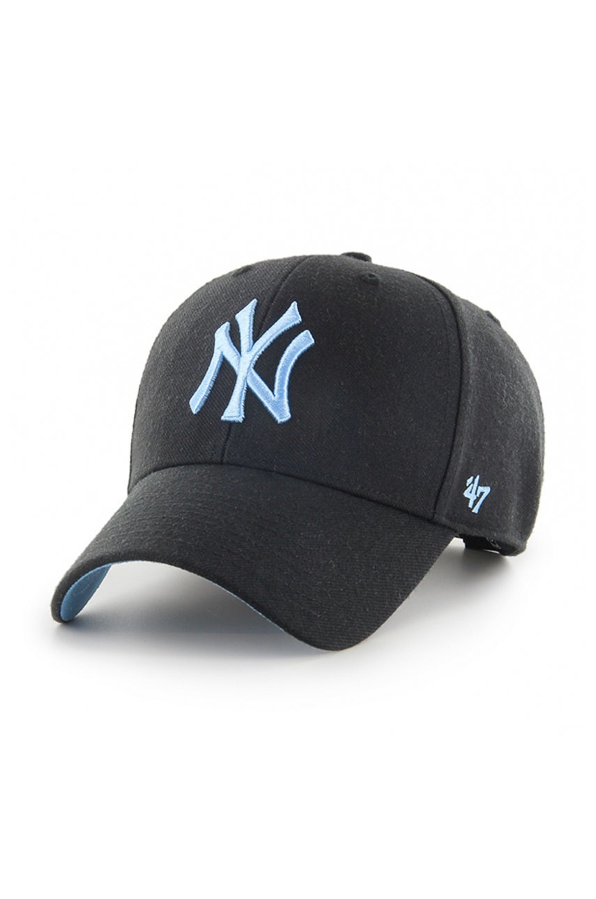 

Шапка 47brand New York Yankees в черно с апликация, Черен