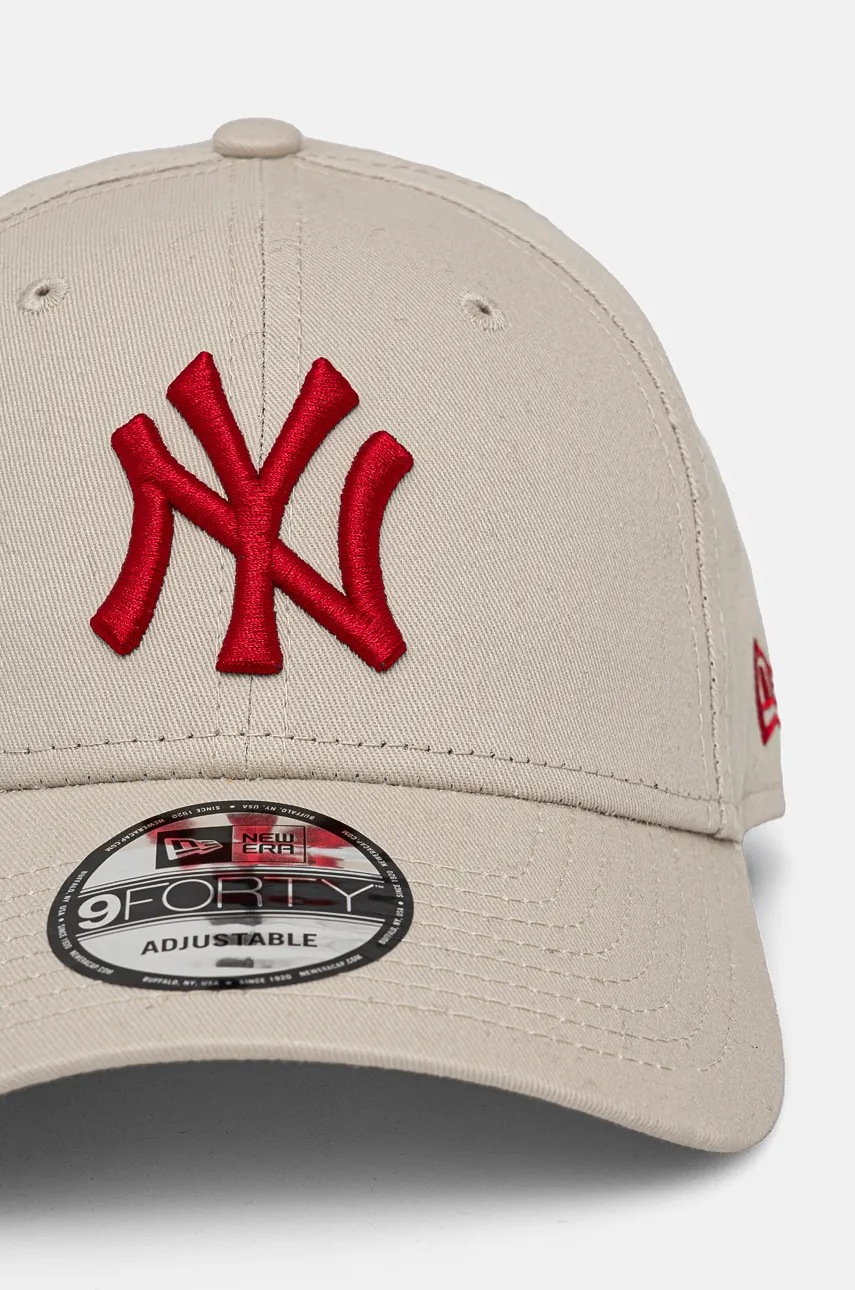 Хлопковая кепка New Era цвет бежевый с аппликацией 60240312 Хлопковая кепка New Era цвет бежевый с аппликацией 60240312