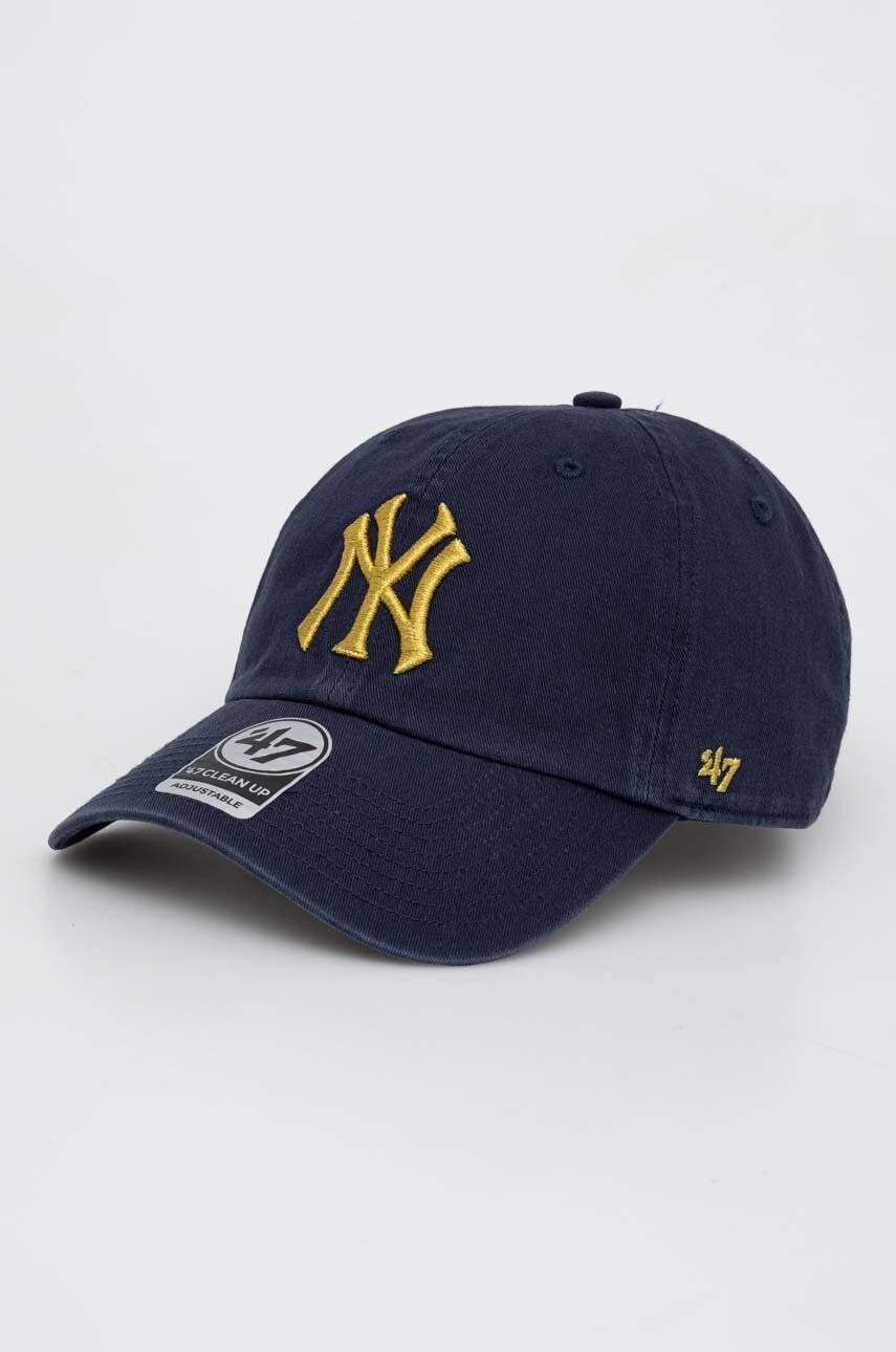 E-shop Bavlněná baseballová čepice 47brand MLB New York Yankees tmavomodrá barva, s aplikací