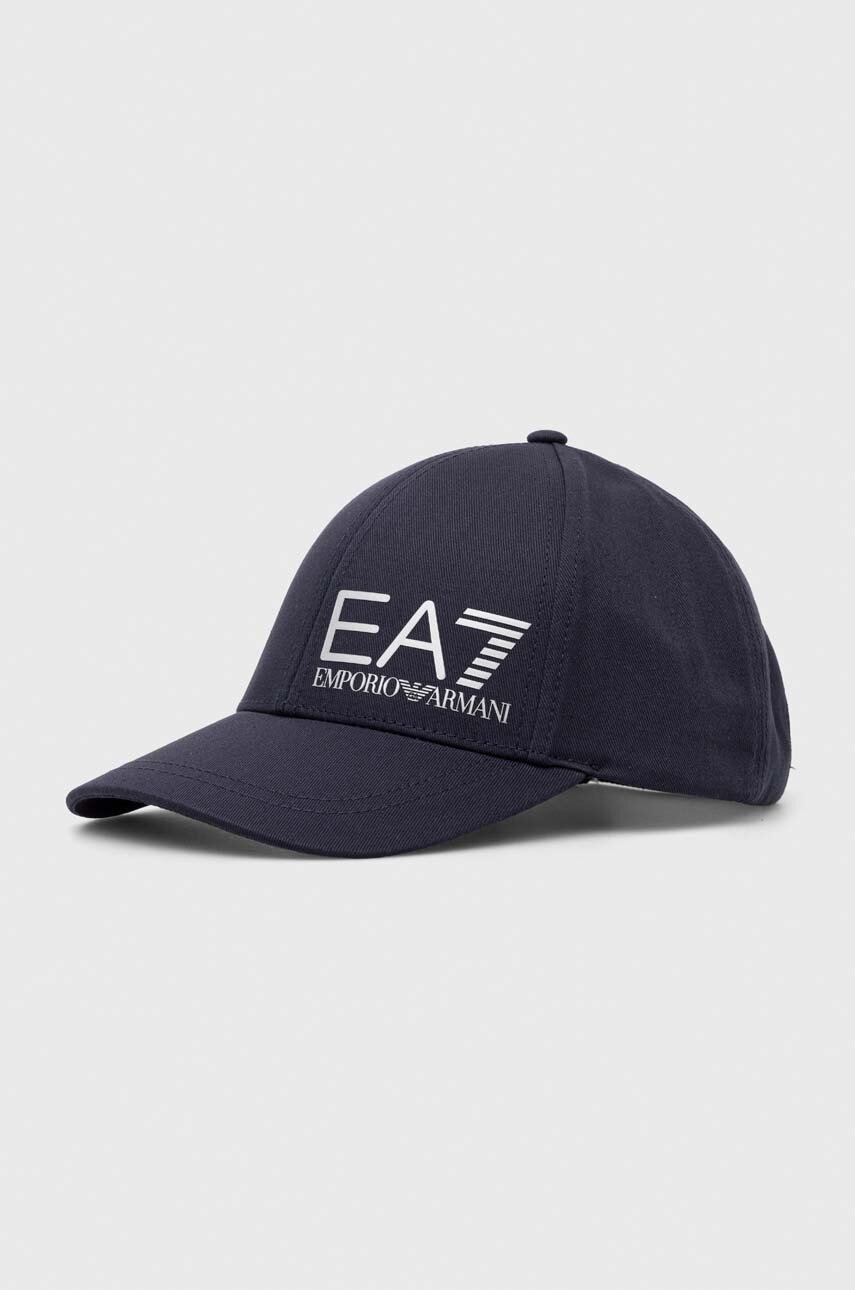 

Памучна шапка с козирка EA7 Emporio Armani в тъмносиньо с принт, Тъмносин