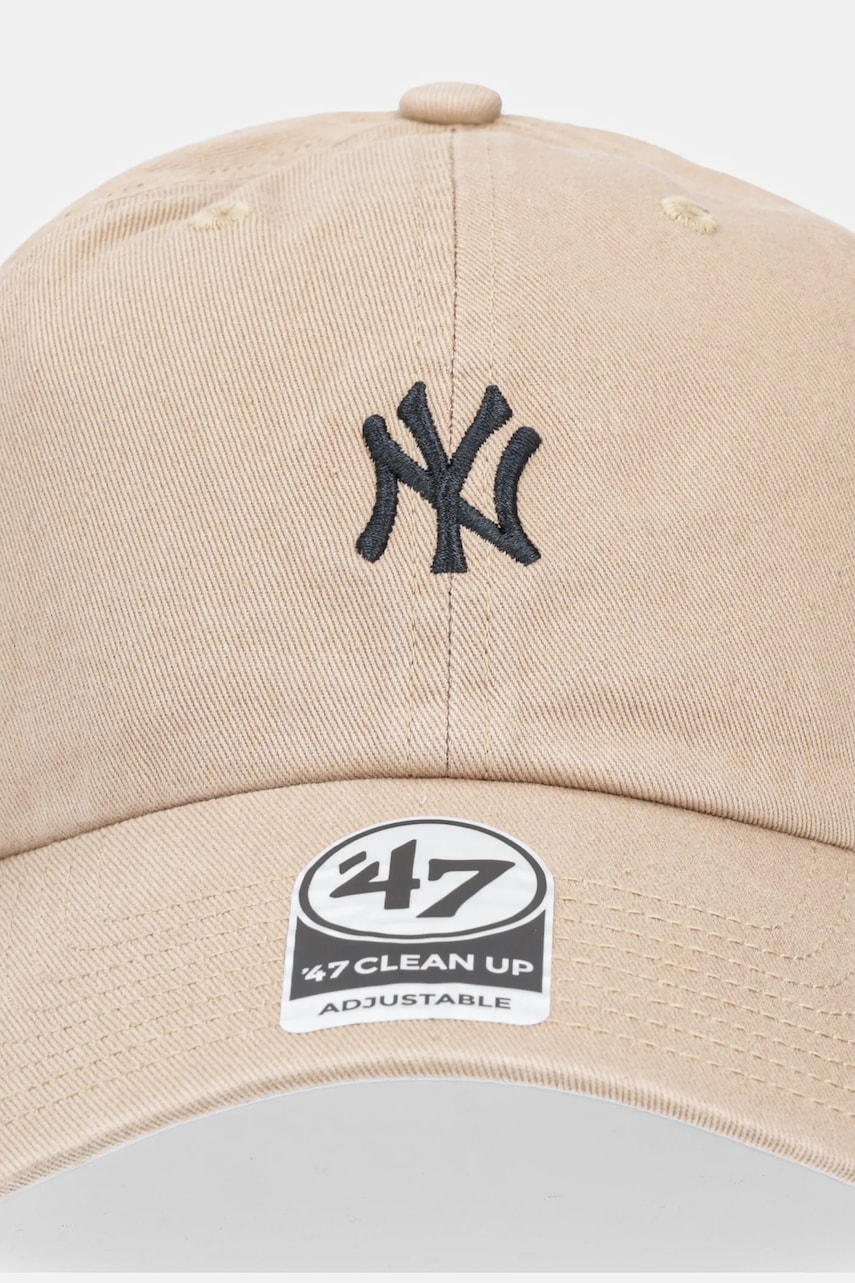 Хлопковая кепка 47 brand MLB New York Yankees цвет бежевый с аппликацией B-BSRNR17GWS-KHA Хлопковая кепка 47 brand MLB New York Yankees цвет бежевый с аппликацией B-BSRNR17GWS-KHA