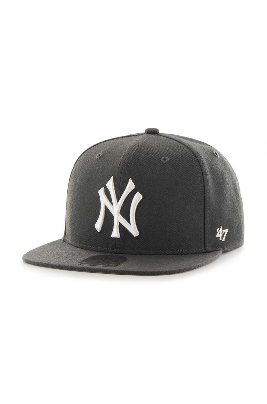 

Шапка с козирка 47 brand MLB New York Yankees в сиво с апликация B-NSHOT17WBP-CCA, Сив
