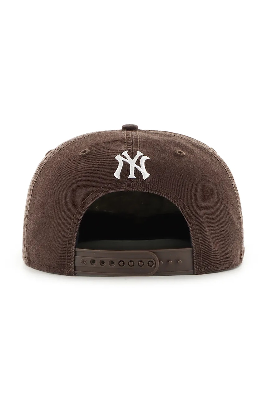 Хлопковая кепка 47 brand MLB New York Yankees цвет коричневый B-CARRL17GWP-BW Хлопковая кепка 47 brand MLB New York Yankees цвет коричневый B-CARRL17GWP-BW