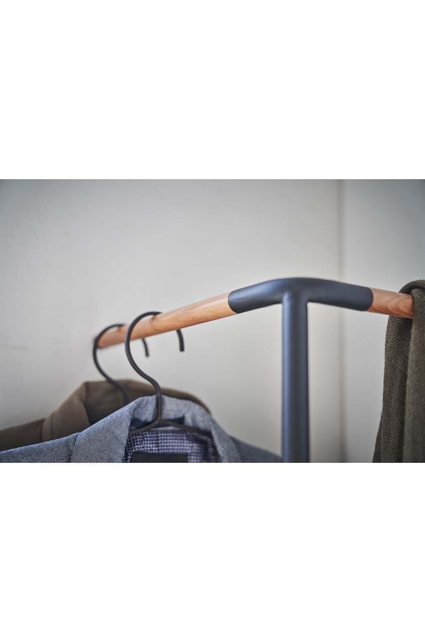 Γωνιακό ράφι ρούχων για εξωτερικά ενδύματα Yamazaki Tower φωτογραφία