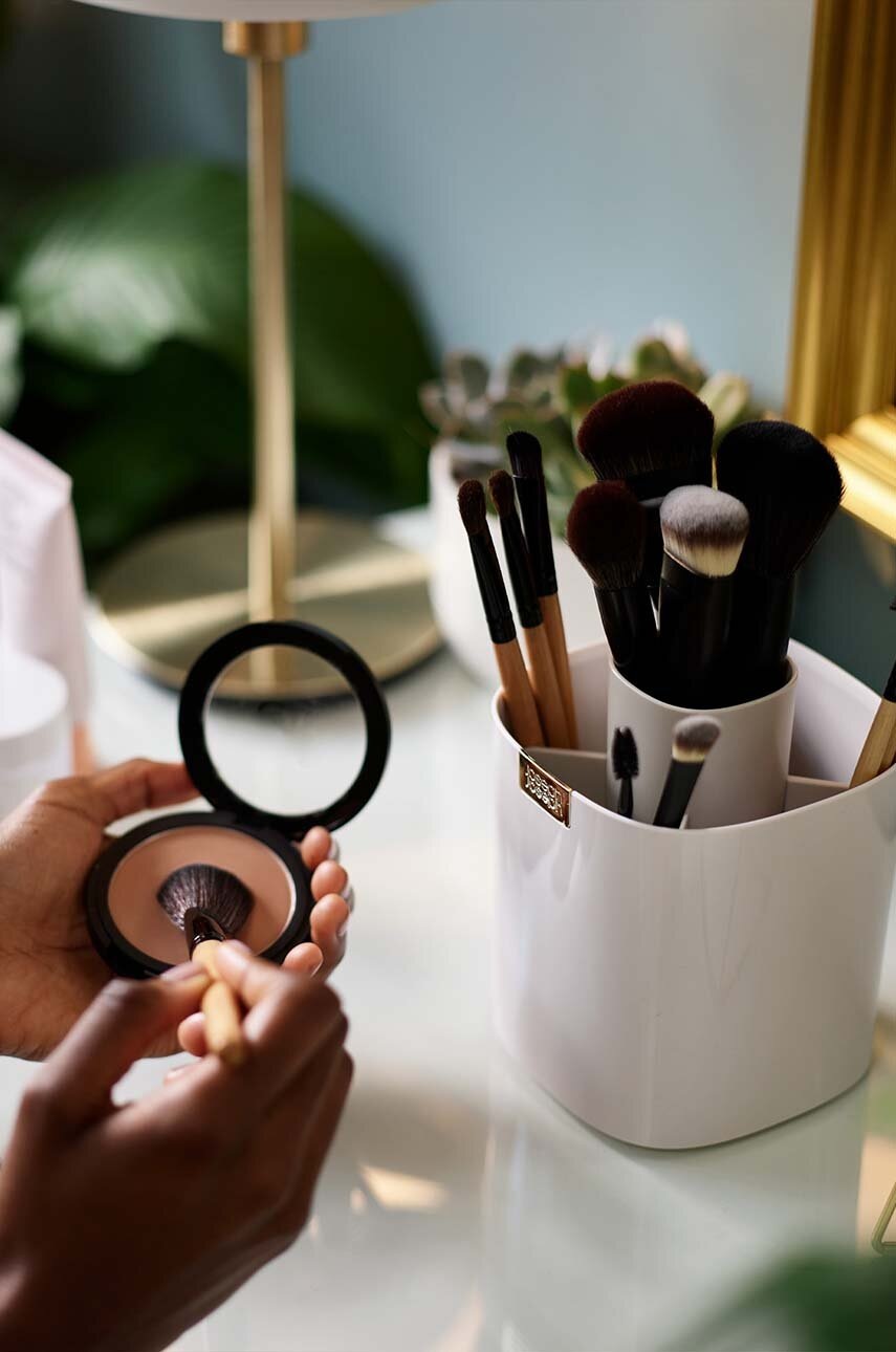 Θήκη για πινέλο καλλυντικών Joseph Joseph Viva Shell φωτογραφία