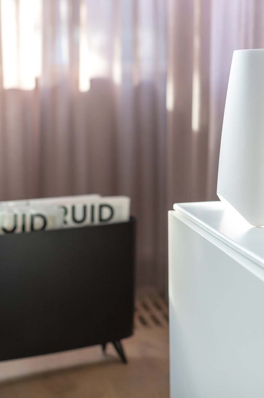 Θήκη για εφημερίδες και περιοδικά Koziol Milano φωτογραφία